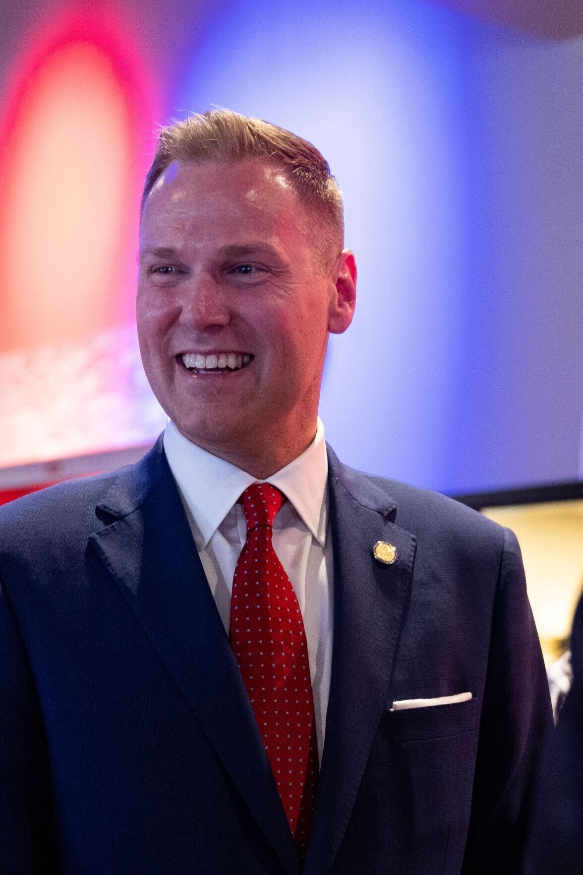 051122-owh-new-govrace-ar02.JPG